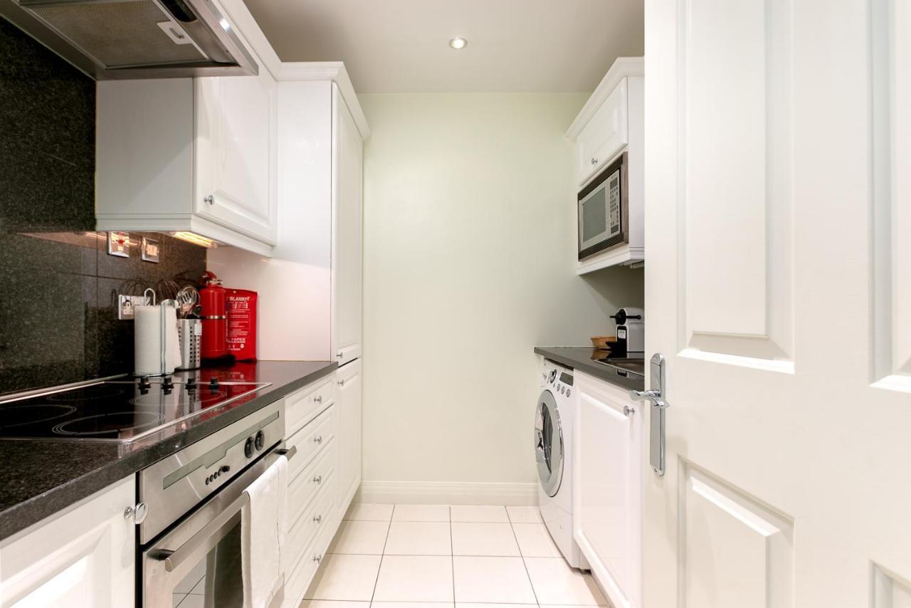 Point West Apartments Лондон Екстер'єр фото