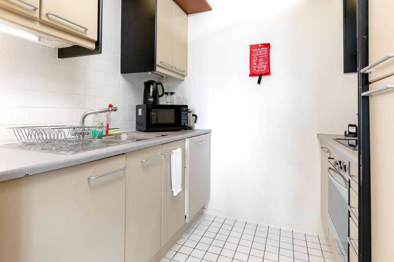 Point West Apartments Лондон Екстер'єр фото