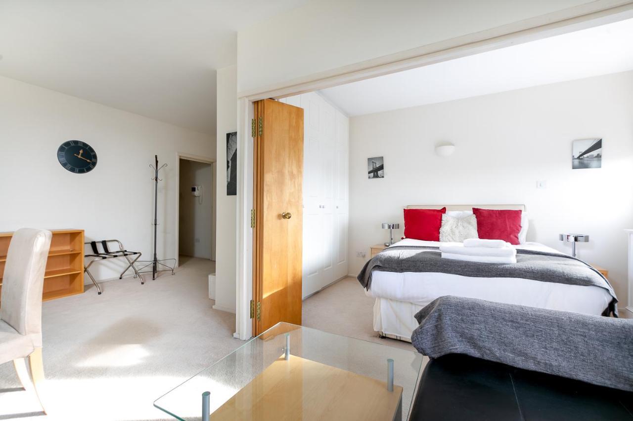 Point West Apartments Лондон Екстер'єр фото